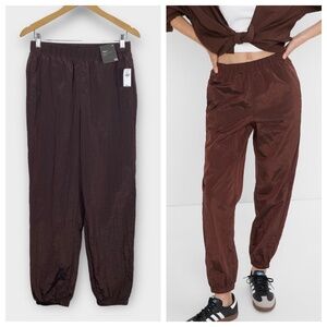 GapFit Lustre Windbreaker Jogger Brown Medium